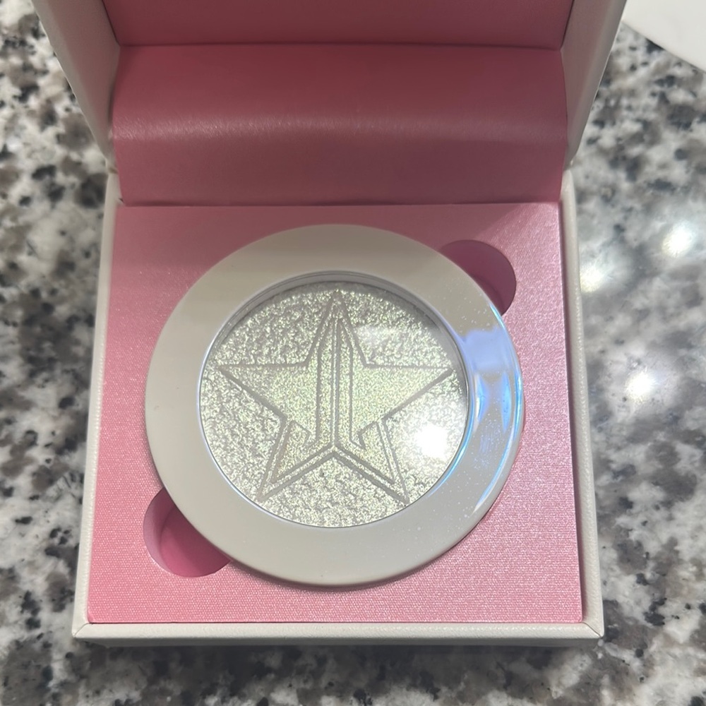 Jeffree Star Cosmetics Highlighter